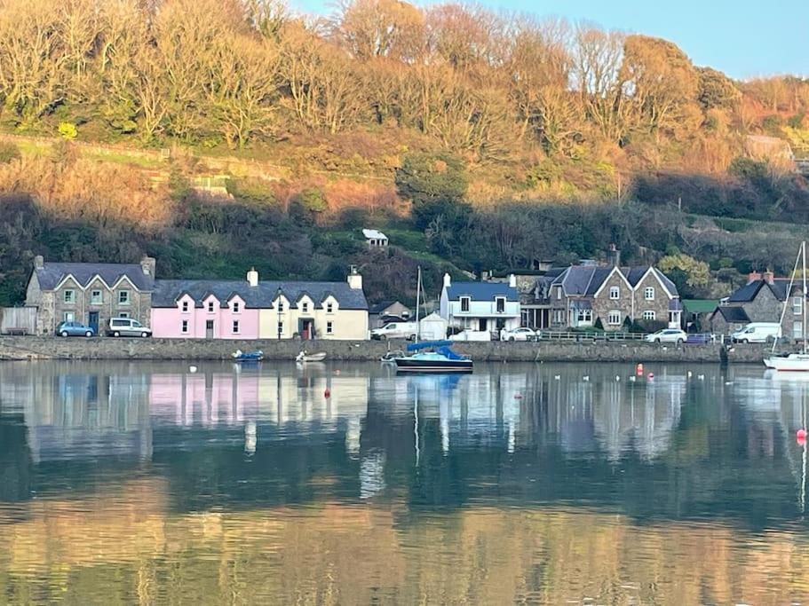 The Hut@Trefechan Wen - Coastal Coziness! Goodwick Экстерьер фото